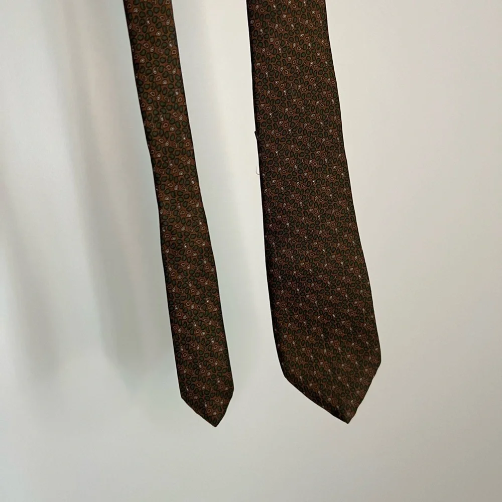 Vintage Oscar De La Renta 100% Silk Paisley Tie